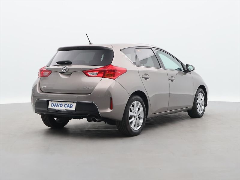Toyota Auris 1,6 97kW CZ Style Valvematic - fotka 7 z 31