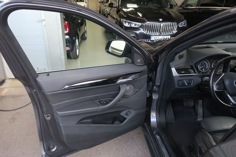BMW X1 (2017) 2.0 xDrive25d SPORT LINE - fotka 9 z 48