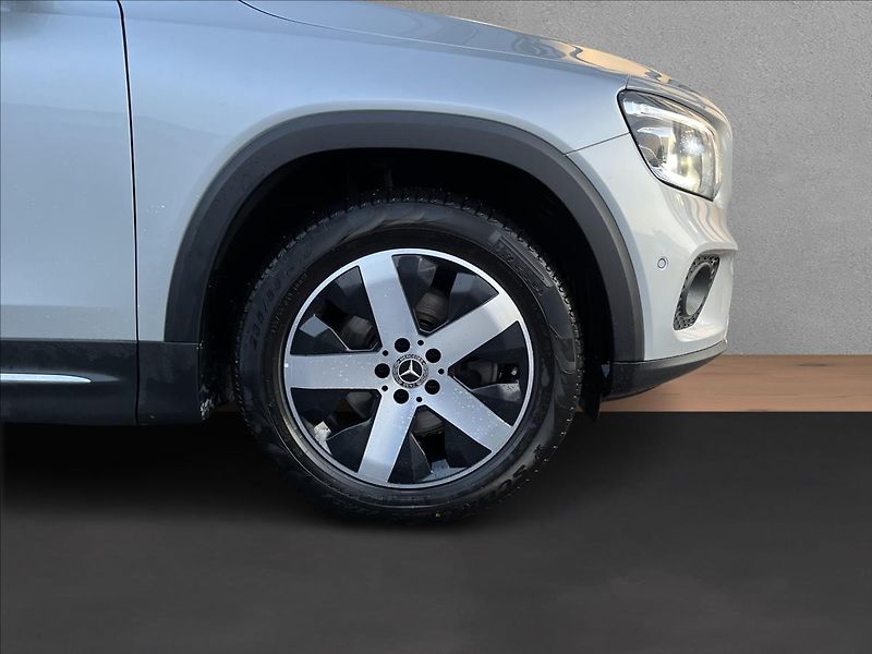 Mercedes-Benz GLB 200d 4MATIC - fotka 23 z 23