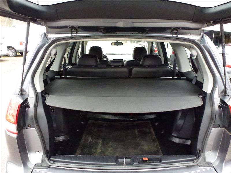 Citroën C-Crosser 2,2 HDi SX 7míst 4x4 - fotka 24 z 53