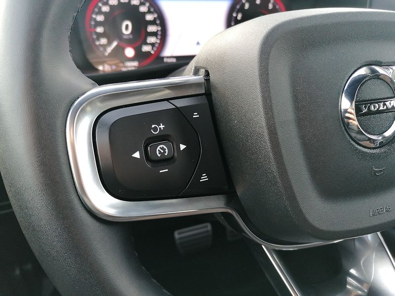 Volvo XC40 (2022) 1.5 T3 R-DESIGN Aut. - fotka 22 z 35