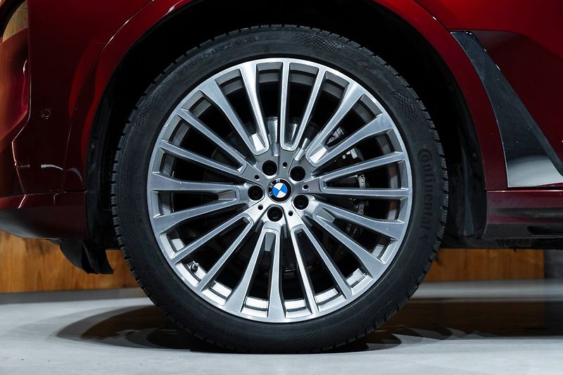 BMW X7 40i - fotka 6 z 27