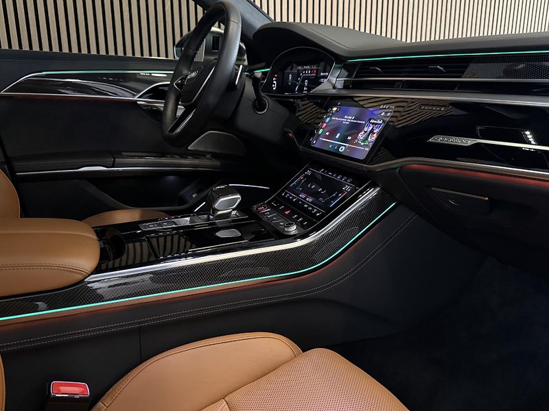 Audi S8 B&O-Adv. Carbon Matrix Pano TV - fotka 26 z 52
