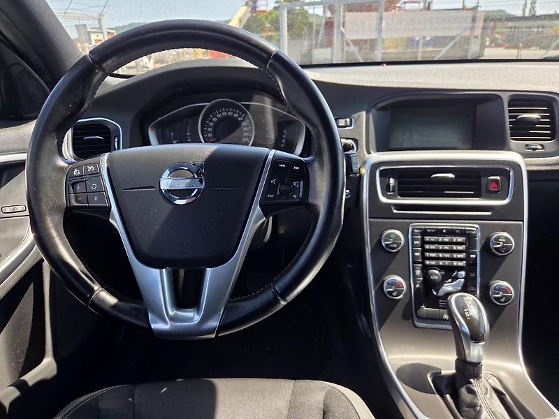 Volvo V60 (2013) 2.0 D4-120kw-NAVI-A/T-SUPER - fotka 12 z 14