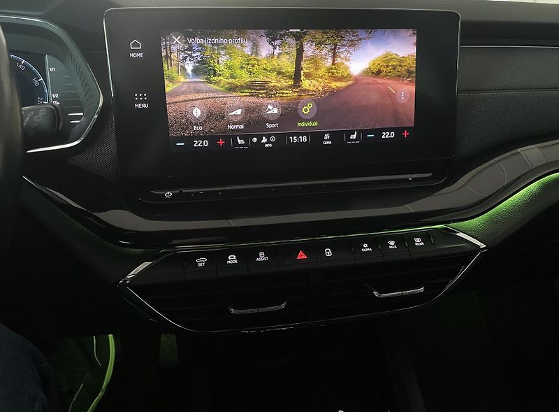 Škoda Octavia 2.0TDI DSG Style 4x4, ČR - fotka 24 z 33