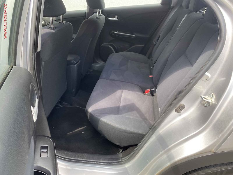 Honda Civic (2014) 1.4CVVT, Comfort - fotka 10 z 17
