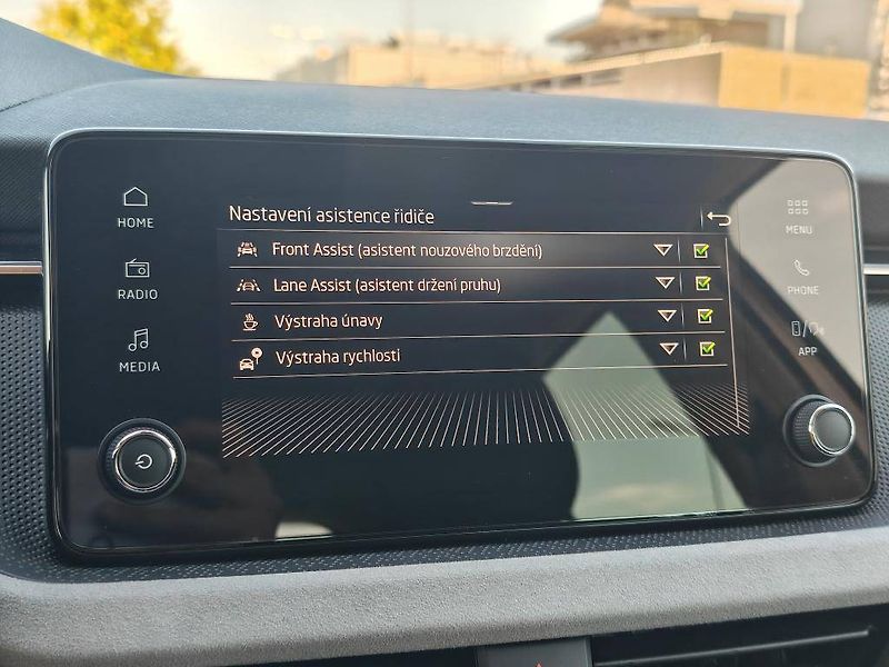 Škoda Scala Top Selection 6MP 1,0TSI - fotka 16 z 22