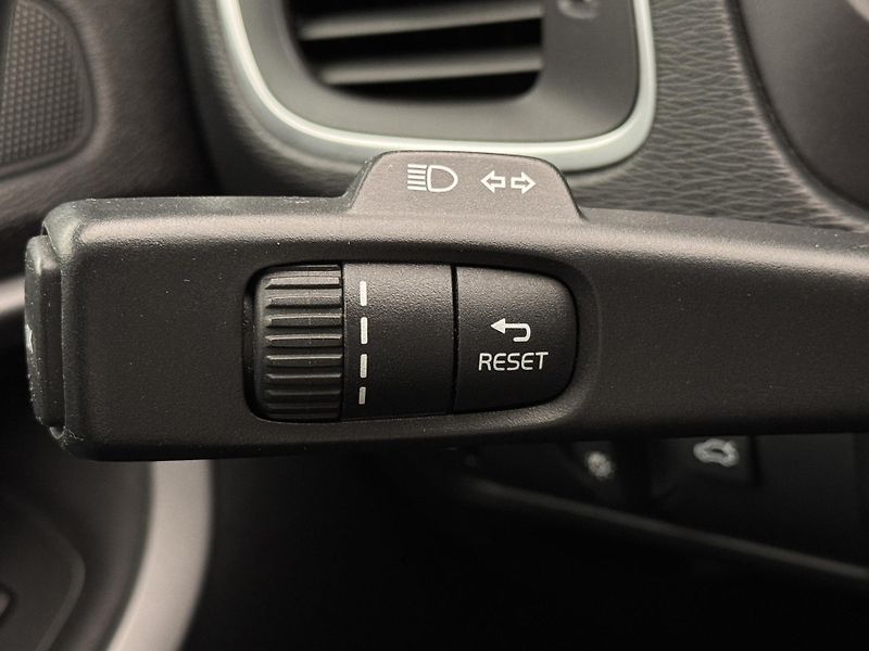 Volvo V40 T2 MOMENTUM AUT  - fotka 24 z 41