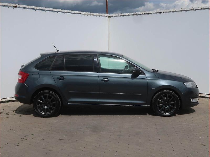 Škoda Rapid (2015) Spaceback 1.6 TDI, Xenony - fotka 6 z 17