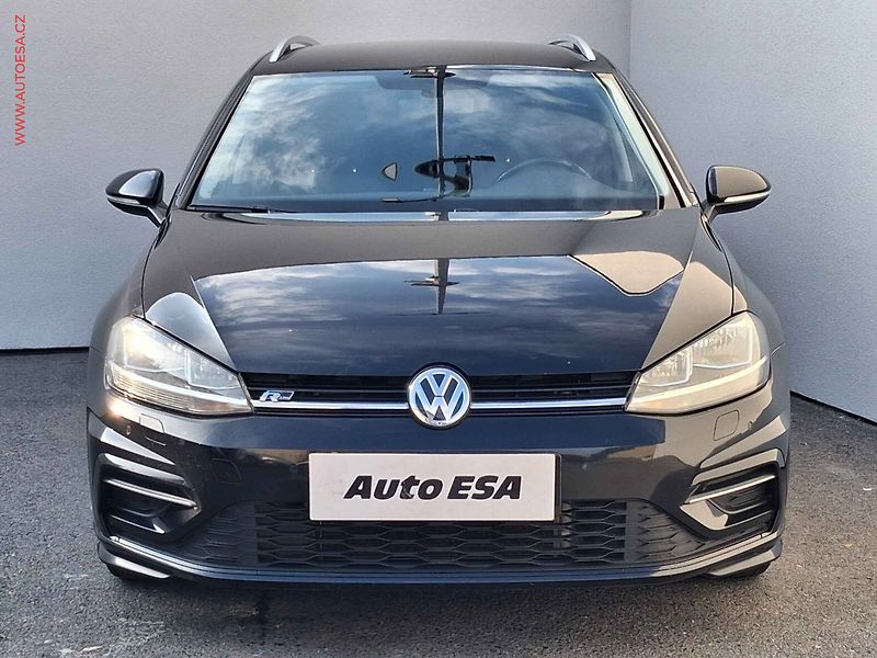 Volkswagen Golf (2020) 2.0 TDi, R-Line, DSG, navi - fotka 2 z 20