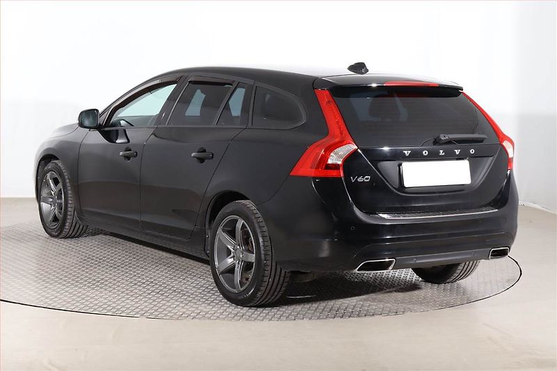 Volvo V60 (2015) D4 2.0, Automat, Serv.kniha - fotka 4 z 23