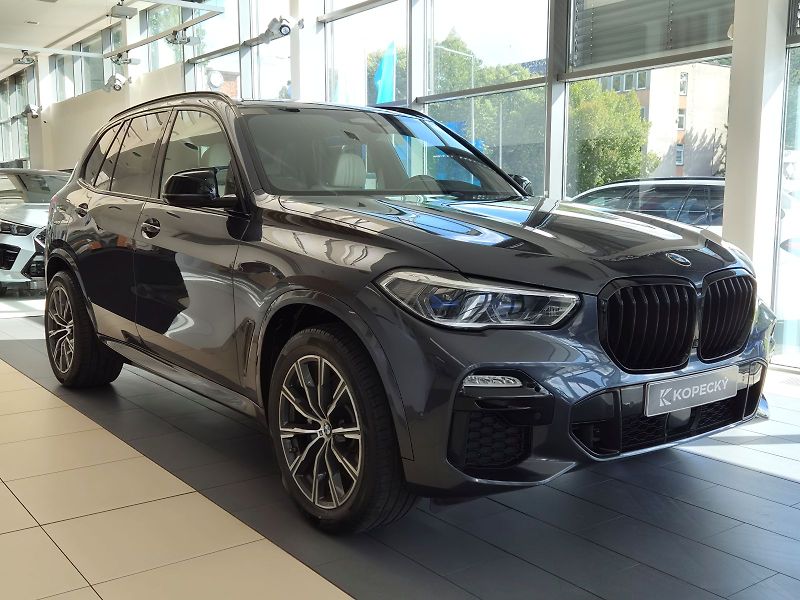 BMW X5 xDrive 30d - fotka 5 z 34