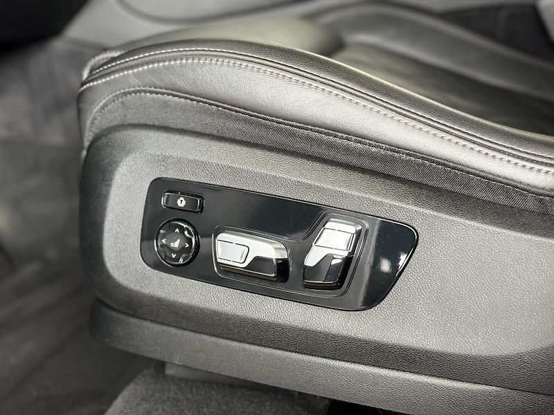 BMW X5 40i xDrive*280kW*Laser*Panoram - fotka 36 z 45