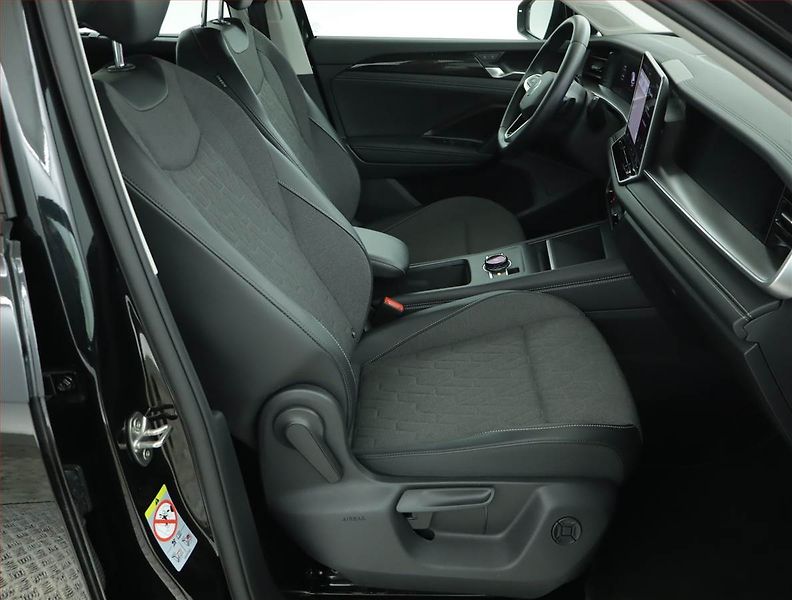 Volkswagen Tayron (2026) 1.5 eTSI - fotka 9 z 19