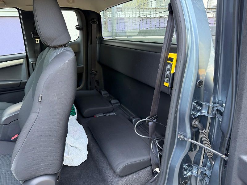 Isuzu D-Max 2,5 TD TT 4x4 / 3 - sklopka  - fotka 12 z 28