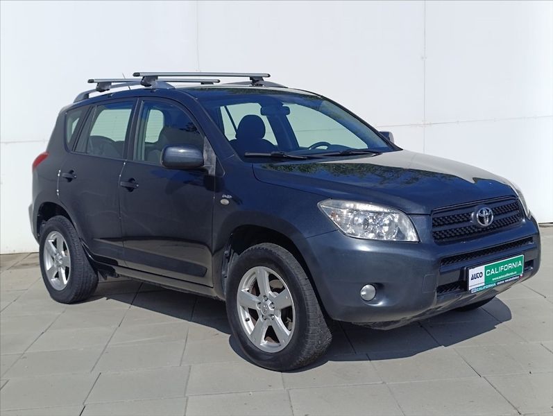 Toyota RAV4 2,2 D-4D 4x4 Aut.klimatizace - fotka 5 z 32