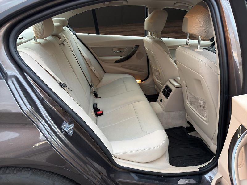 BMW Řada 3 (2013) 135KW 320D X-DRIVE - fotka 19 z 27