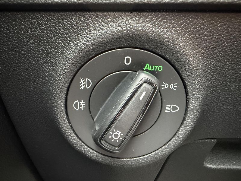 Škoda Karoq 1.0 TSI NAVI TAŽNÉ SERVISKA - fotka 15 z 46