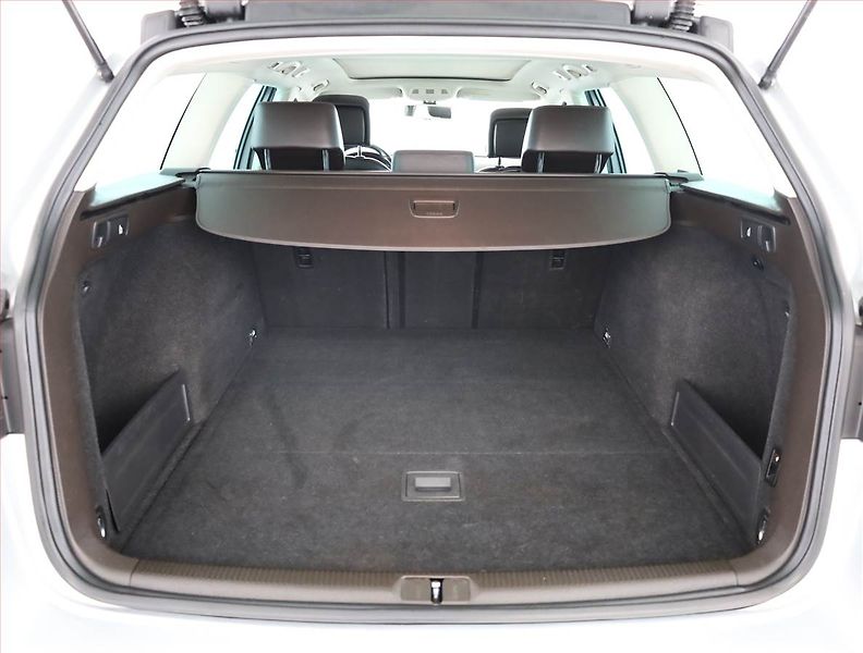 Volkswagen Passat (2014) 2.0 TDI, Navi, Tempomat - fotka 17 z 18