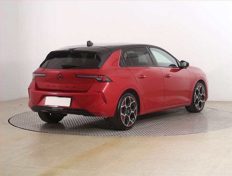 Opel Astra (2022) GS-Line 1.2 Turbo, Automat - fotka 5 z 20