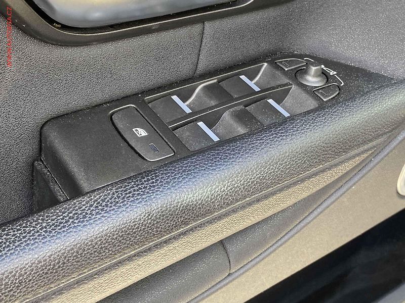Land Rover Range Rover Evoque (2018) 2.0 TD4 4x4, AT, bixen, kůže - fotka 11 z 20