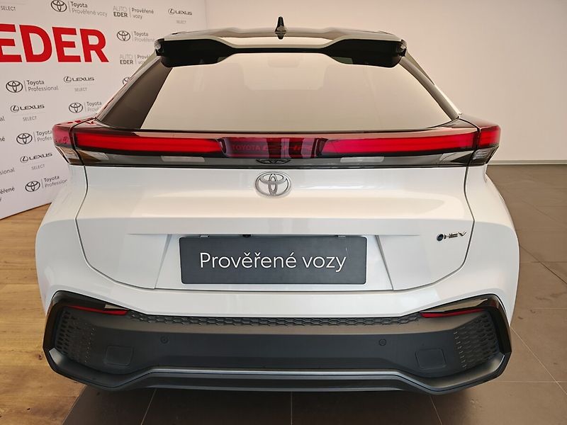 Toyota C-HR 2.0 Hybrid 4x4 Executive - fotka 5 z 44