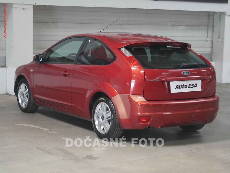 Ford Focus (2007) 1.6i - fotka 2 z 3
