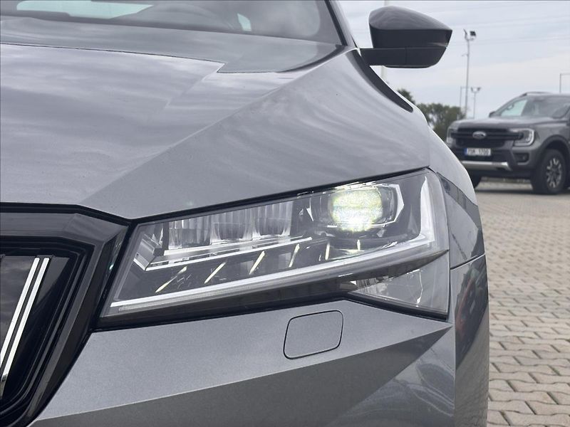 Škoda Superb 1,4 160kW iV Sportline DSG - fotka 9 z 32