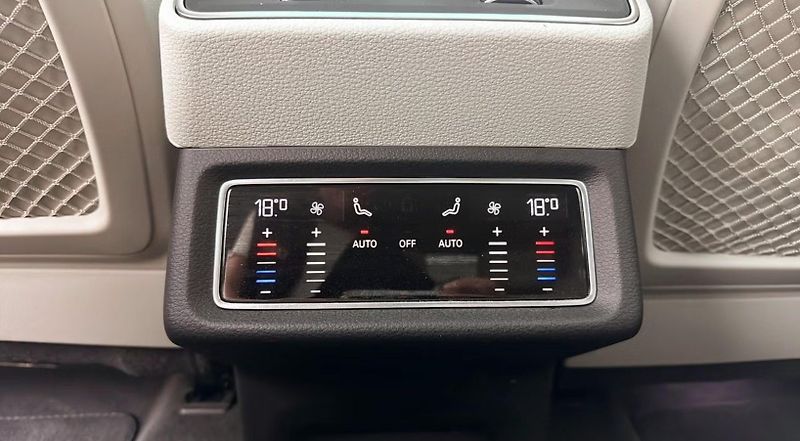 Audi Q8 e-tron SB 55 Q 360k Pano Taž Bílý in. - fotka 20 z 25