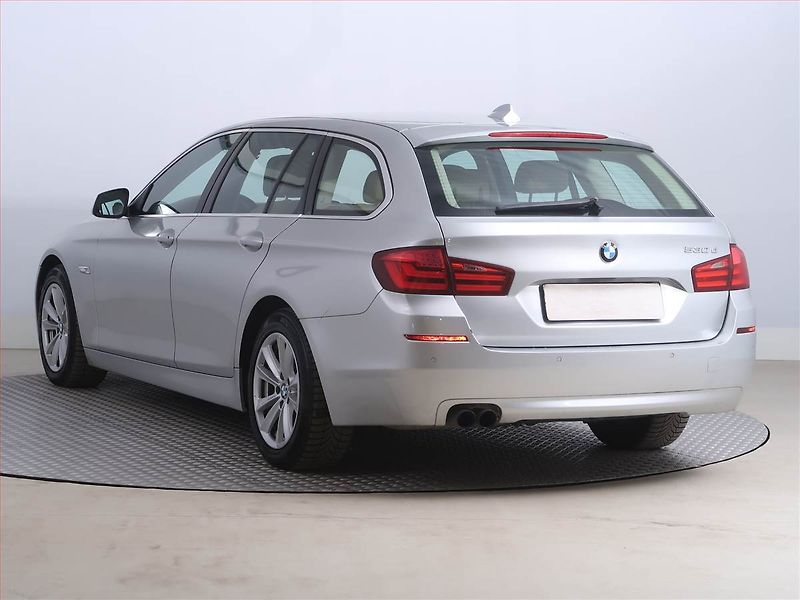 BMW Řada 5 (2011) 530d, Automat, Navi, Tempomat - fotka 4 z 22