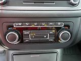 Volkswagen Tiguan (2014) 2.0TDi 4x4, DSG, TZ, AC - náhled 16