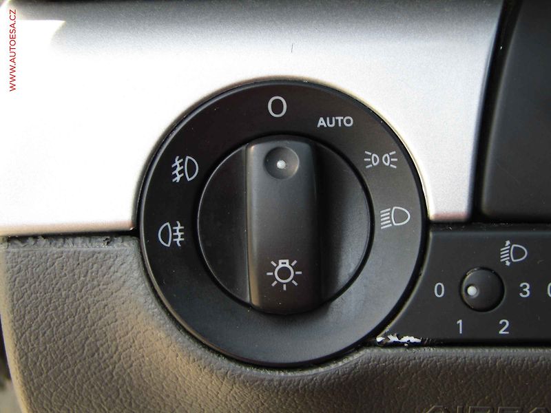 Seat Exeo (2009) 2.0 TDi, AC, park.asistent - fotka 12 z 16