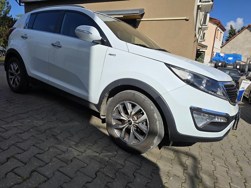 Kia Sportage 2.0-1.MAJ-NAVI-KAMERA-ISOFIX - fotka 6 z 15