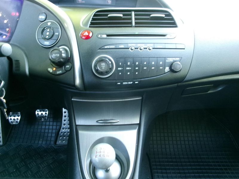 Honda Civic (2009) 1,8 VTEC PANORAMA ČR - fotka 20 z 23