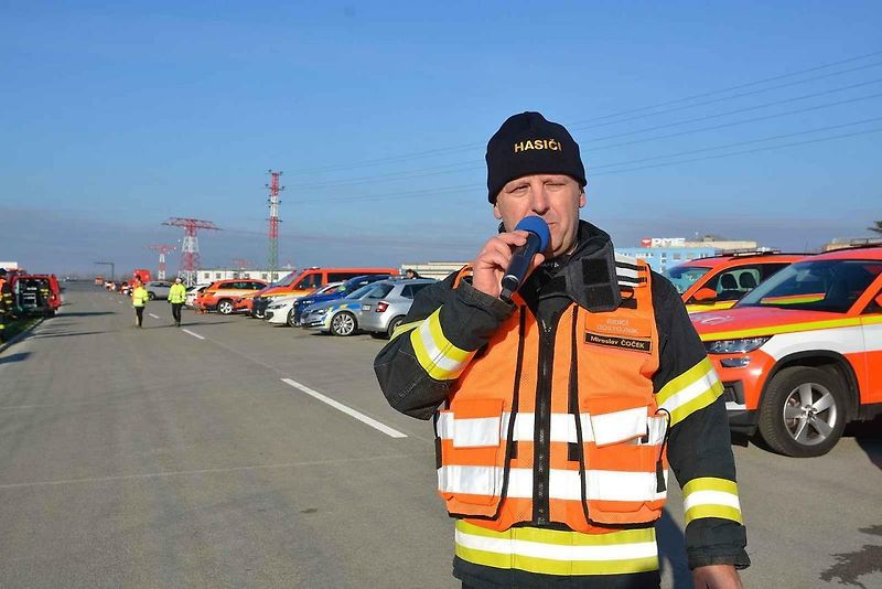 Cvičení, které mělo prověřit všechny složky Integrovaného záchranného systému při hromadné nehodě, se konalo ve středu dopoledne na nově postavené D1 u Přerova.