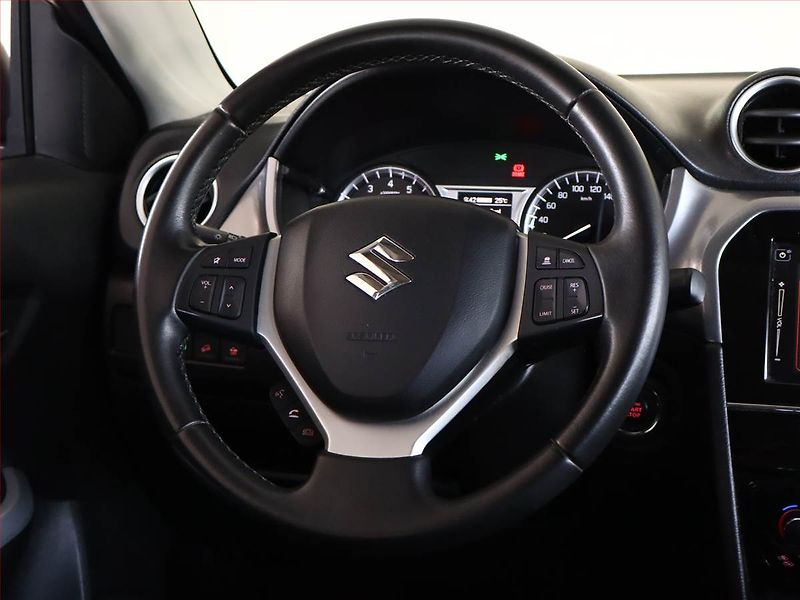 Suzuki Vitara (2016) Elegance 1.6 VVT, 4X4 - fotka 13 z 17