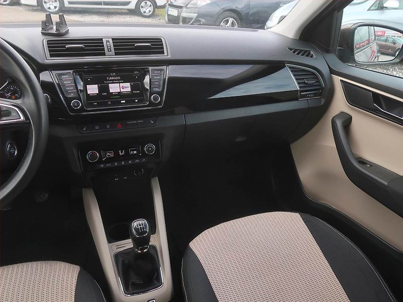 Škoda Fabia (2015) Style 1.2 TSI, Serv.kniha - fotka 8 z 14