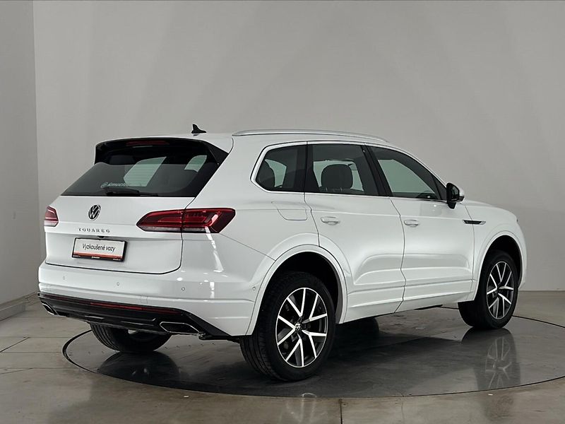 Volkswagen Touareg R-Line - fotka 2 z 30