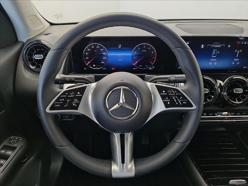 Mercedes-Benz GLB 220 4MATIC - fotka 10 z 22