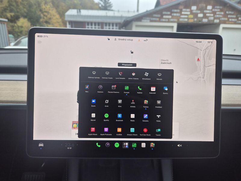 Tesla Model Y RWD 220kw TZ SOH 93,6 % - fotka 33 z 49