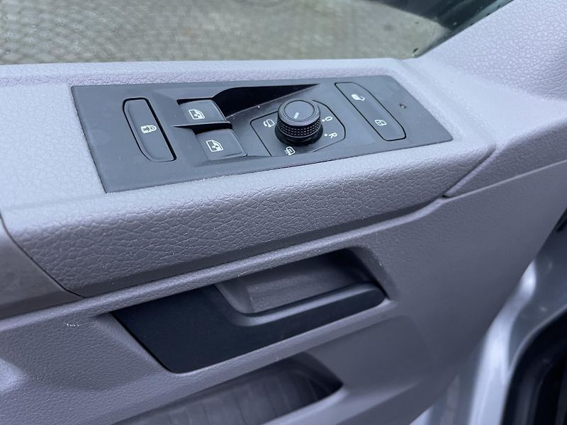 Volkswagen Caravelle 2,0TDi 110kW comfortLINE 5míst - fotka 21 z 32