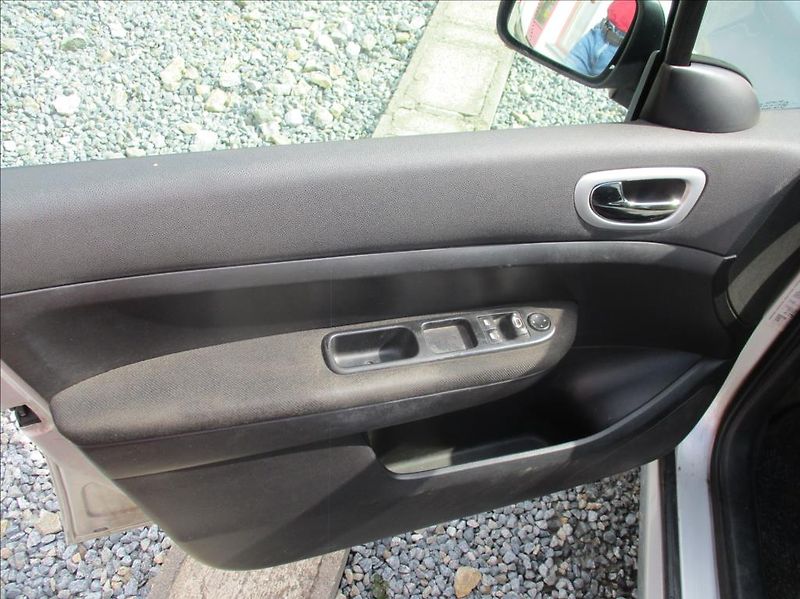 Peugeot 307 1,4 D,aut.klima,serv.kniha, - fotka 12 z 23