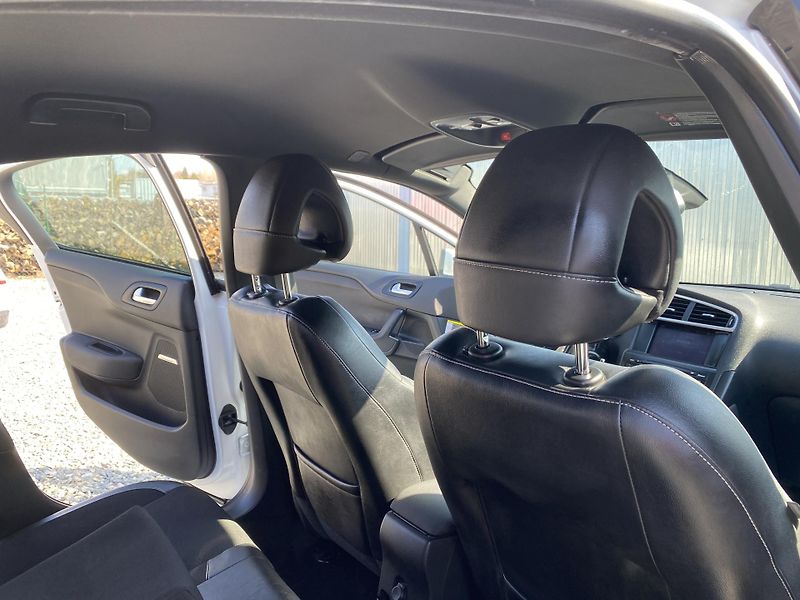 Citroën DS4 1.6i 16V 120PS EXCLUSIVE TOP!! - fotka 123 z 160