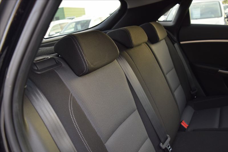 Hyundai i30 1,6 CRDi 81KW BALCK & LIME - fotka 25 z 48