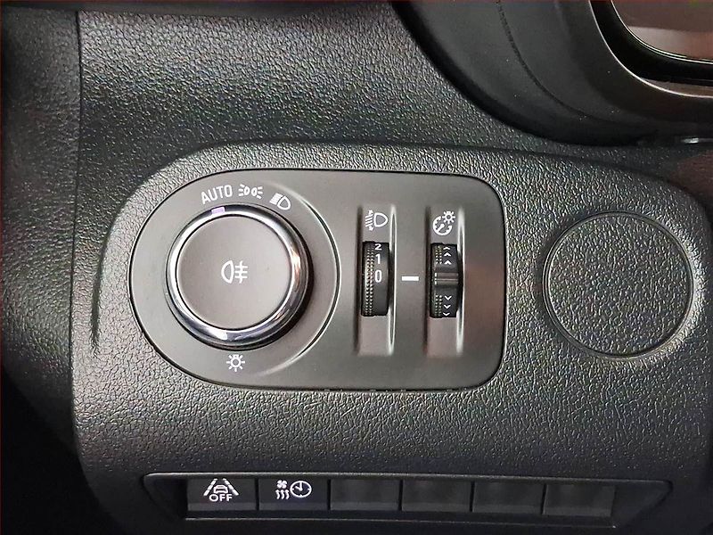 Opel Combo (2022) Electric 50kWh, SoH 100% - fotka 16 z 19