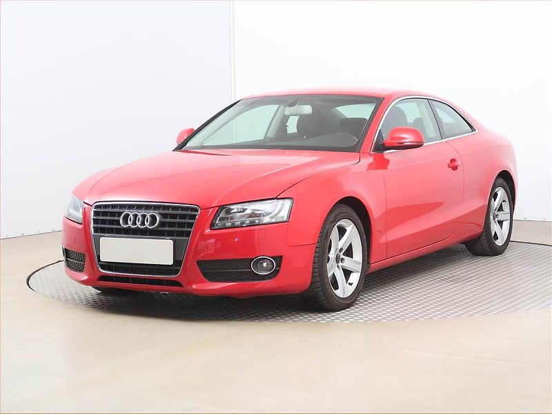 Audi A5 (2009) 2.0 TFSI, Xenony - fotka 2 z 14