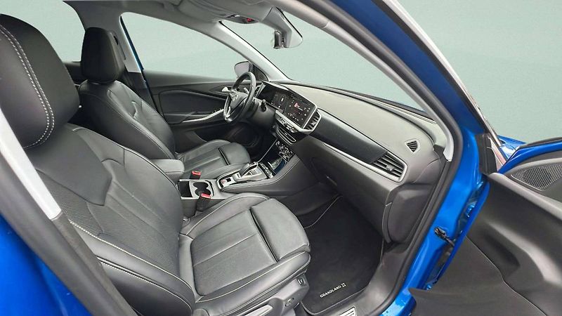 Opel Grandland Ultimate 4x4 PHEV 1.6L Turbo 8 - fotka 20 z 31