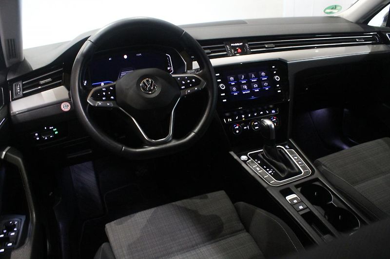 Volkswagen Passat (2020) 2.0TDI DSG Display Matrix - fotka 32 z 38