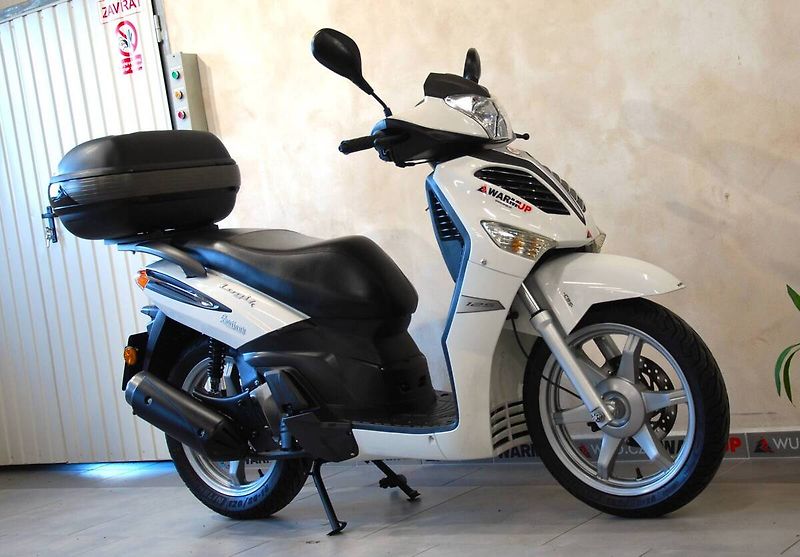 Keeway Logik 125 (2019) LOGIK 125i - stroj od nás, ser - fotka 2 z 20