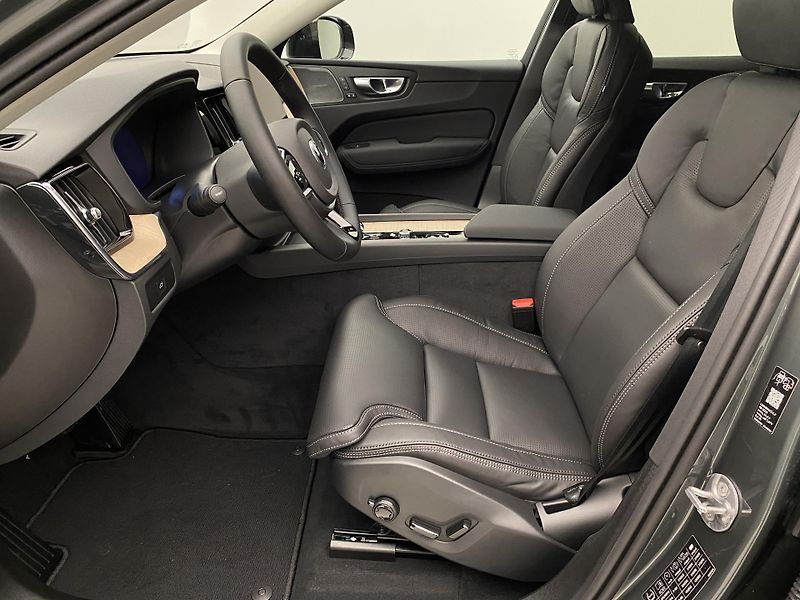 Volvo XC60 (2026) B5 AWD AUT DARK PLUS - fotka 3 z 69